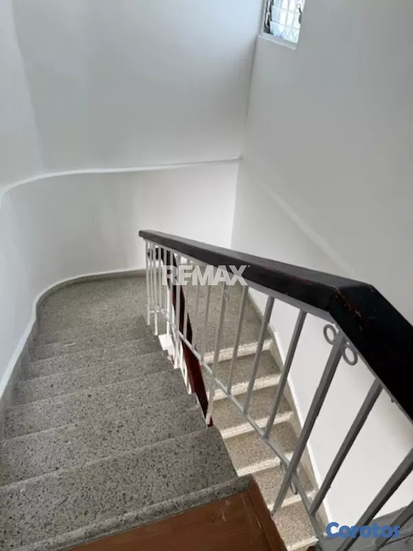 oficinas y locales comerciales - Local comercial de 300mt2 en alquiler en Renacimie 8