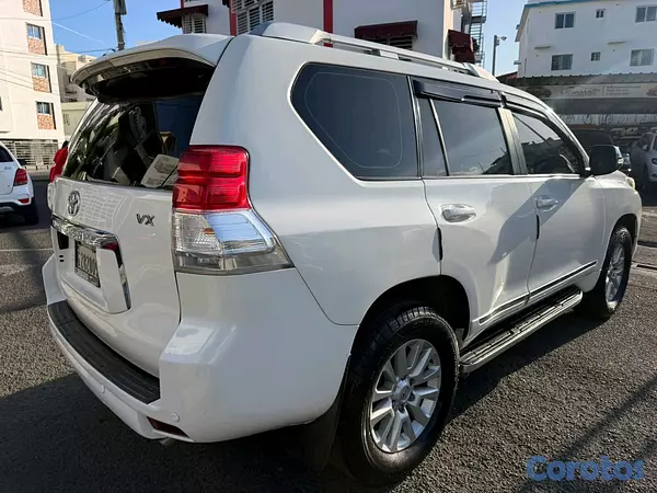 jeepetas y camionetas - Toyota Land Cruiser Prado 2013 VX 4x4 Con nevera 3 filas bien cuidada 2