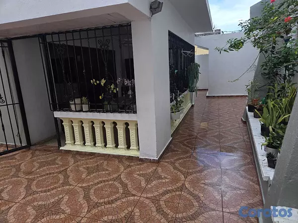 casas - Casa de 2 Niveles en Venta – Colinas del Seminario 3