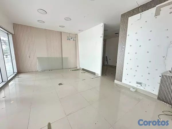 oficinas y locales comerciales - Local en alquiler en el primer nivel de Malecón Ce 2