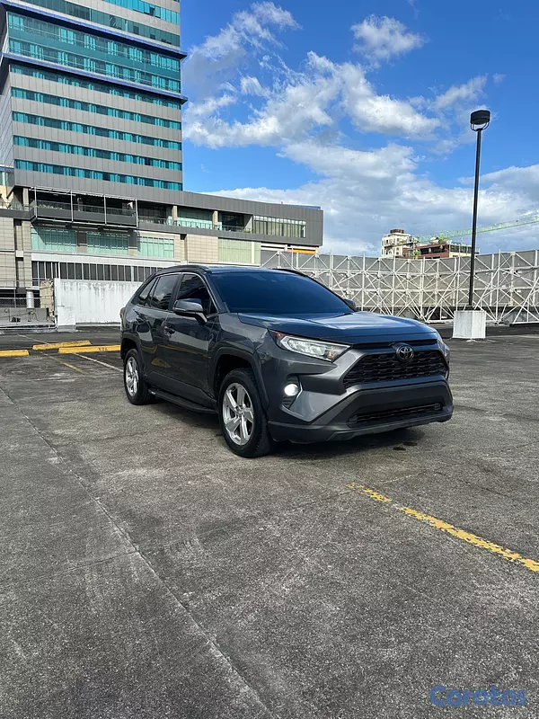 jeepetas y camionetas - Toyota rav4 XLE 2021 6