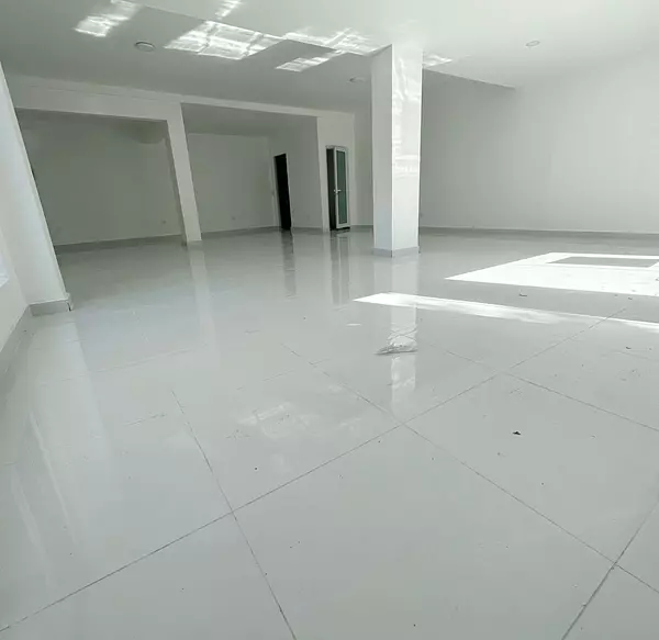 oficinas y locales comerciales - Local céntrico en Primer nivel  3
