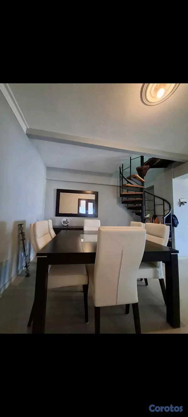 muebles y colchones - Comedor + credenza + espejo acabado en nogal | Venta por mudanza | Leer descrip. 4