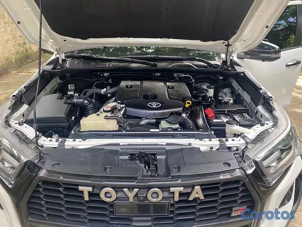 jeepetas y camionetas - Toyota hilux GR 2025 13