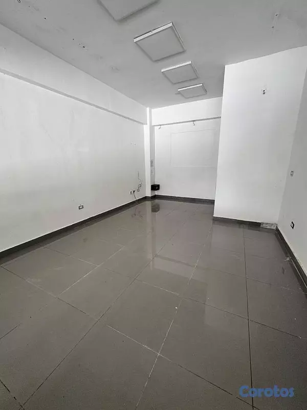 oficinas y locales comerciales - Local comercial de 106mt2 en alquiler Los Prados 3
