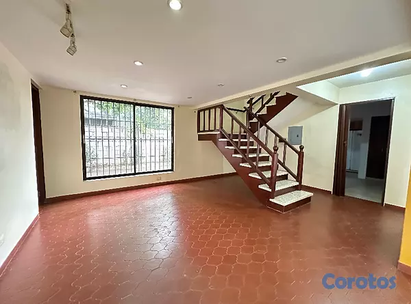 oficinas y locales comerciales - se alquila casa  10