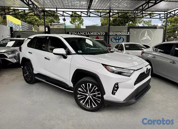 jeepetas y camionetas - Toyota RAV4 2023 LE plus  8