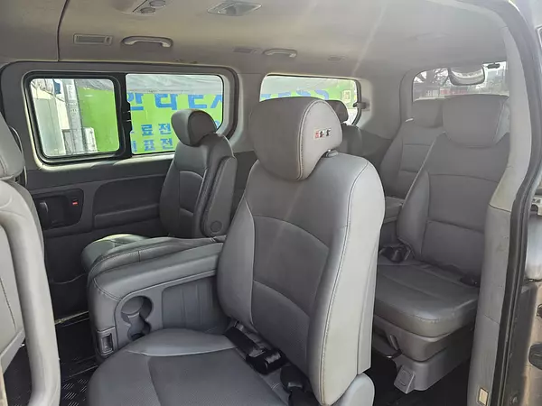 jeepetas y camionetas - HYUNDAI GRAND STAREX 2019 GRIS DIESEL 10