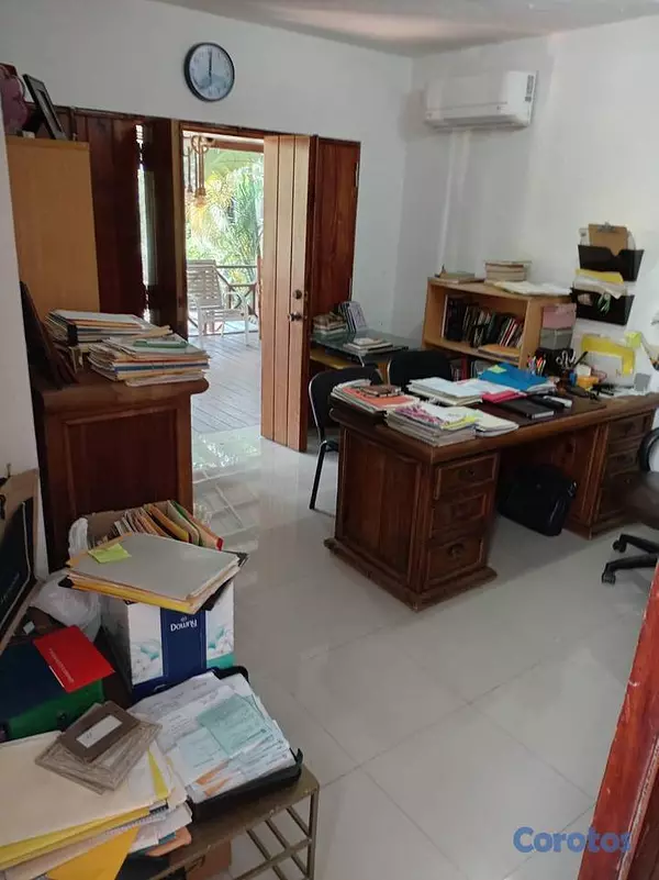 casas - Casa de 6 habitaciones 6 baños en alquiler en Urba 16