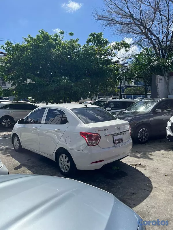carros - Hyundai GrandI10 SDN 2015 7
