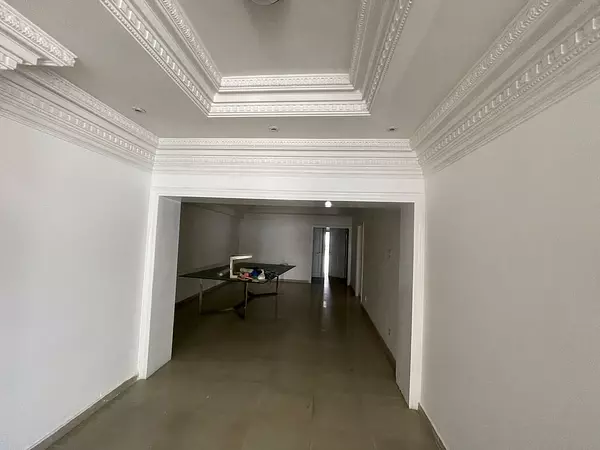 apartamentos - Se alquila apartamento clásico vacío en Evaristo Morales 1
