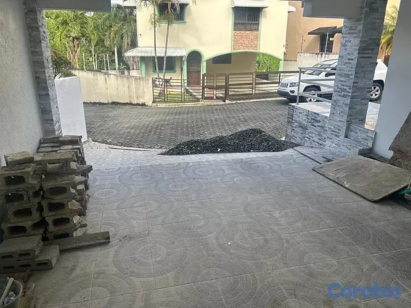 casas - Vendo Casa en Arroyo Hondo, Santo Domingo Distrito Nacional  2