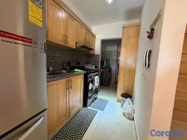 apartamentos - vendo independencia klm 7 piso 3 dos habitaciones dos baños balcón parqueo  4