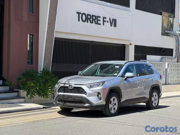 jeepetas y camionetas - Toyota RAV4 XLE 2021 4