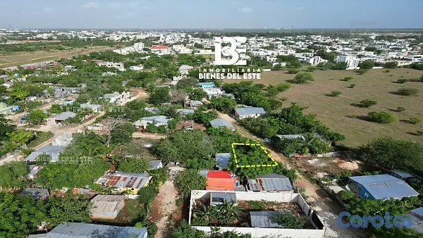 solares y terrenos - Se Vende solar de esquina con 143 metros.  📍En Sec 2
