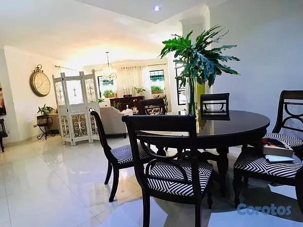 apartamentos - vendo Evaristo Morales tercer nivel tres habitaciones 2.5 baños dos parqueos  2