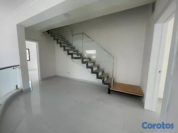 casas - venta de casa moderna con piscina en la autopista de san isidro prado oriental  10