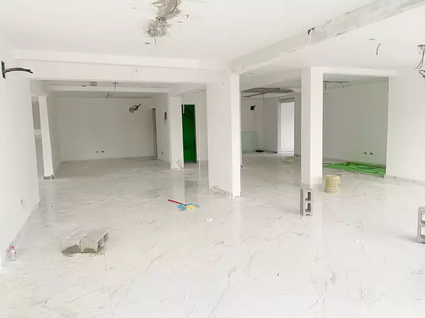 oficinas y locales comerciales - Local comercial en los Prados 5