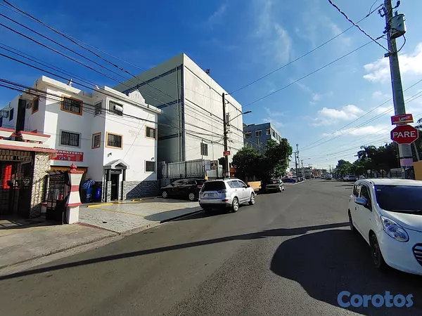 oficinas y locales comerciales - Oficinas y Locales en Zona Céntrica, Frente a Plaza de la Salud desde RD$12,500 1