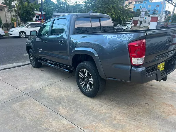 jeepetas y camionetas - toyota tacoma  5