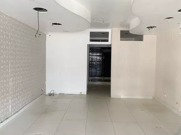 oficinas y locales comerciales - Local de oportunidad sector exclusivo 2