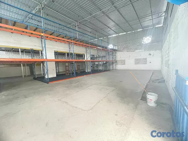 oficinas y locales comerciales - Nave comercial con showroom  4