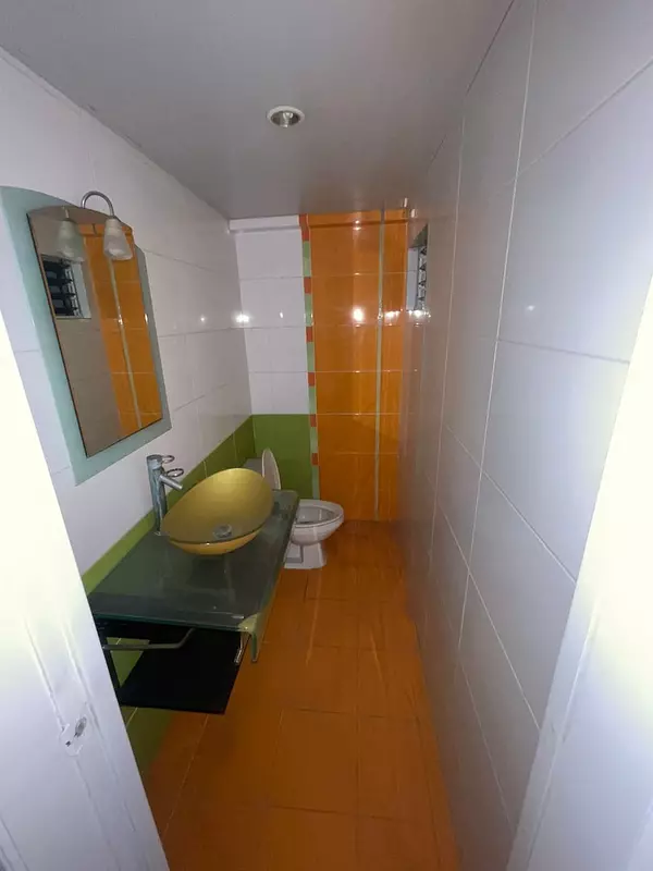 apartamentos - Se alquila apartamento clásico vacío en Evaristo Morales 2