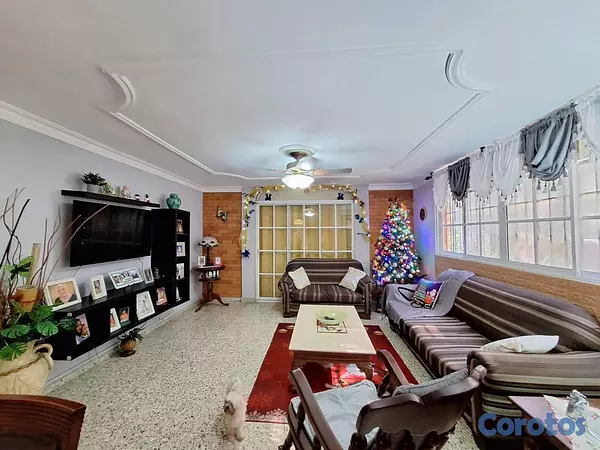 casas - Casa de 5 habitaciones 8 baños en venta en Colinas 8