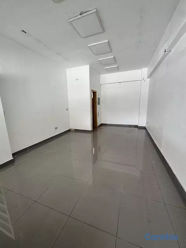 oficinas y locales comerciales - Local comercial de 106mt2 en alquiler Los Prados 4