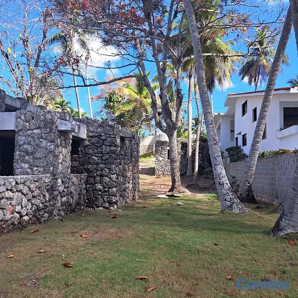 solares y terrenos - Vendo Terreno Boca Chica Zona Exclusiva Frente Al Mar
con Casa de 300 metros 
 8