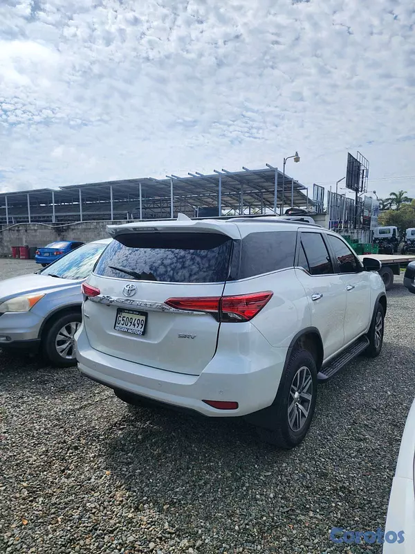 jeepetas y camionetas - Toyota fortuner 2020 2