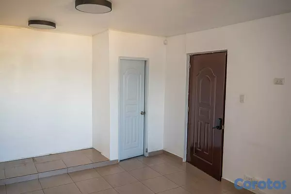 oficinas y locales comerciales - Oficina con baño privado y Luz incluida Frente a P 2