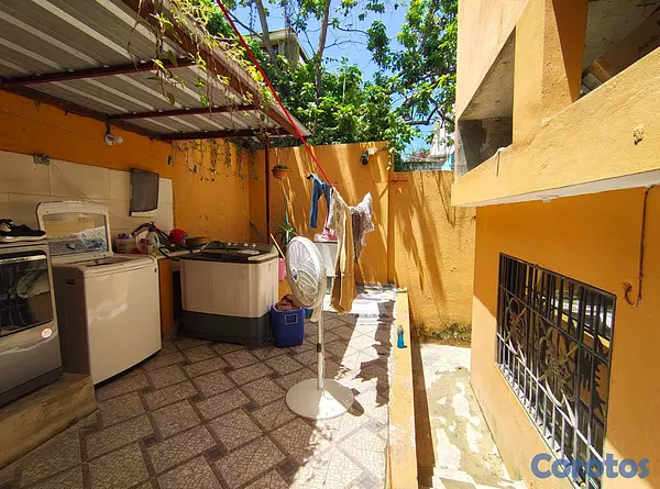 casas - Edificio Multifamiliar - Genera RD$83,500/mes - Fr 3