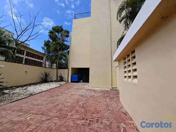 casas - Casa comercial de 320m2 en alquiler en Bella Vista 14