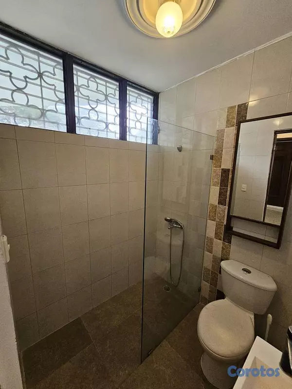 casas - Casa de 5 habitaciones 4 baños 4 parqueos en alqui 14