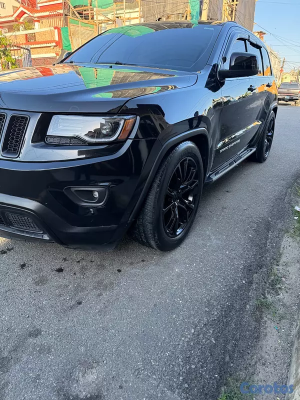 jeepetas y camionetas - Venta Jeep grand cherokee Laredo 2014 excelentes c 3