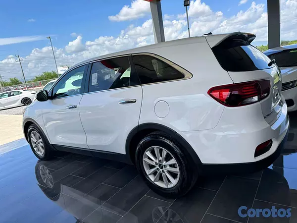 jeepetas y camionetas - 2020 kia Sorento lx clean carfax  5