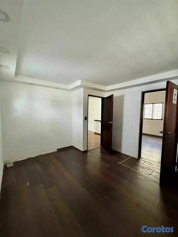 oficinas y locales comerciales -  Local en Alquiler con 350 Metros de 2 Niveles Av. Romulo en Mirador Norte PD589 12