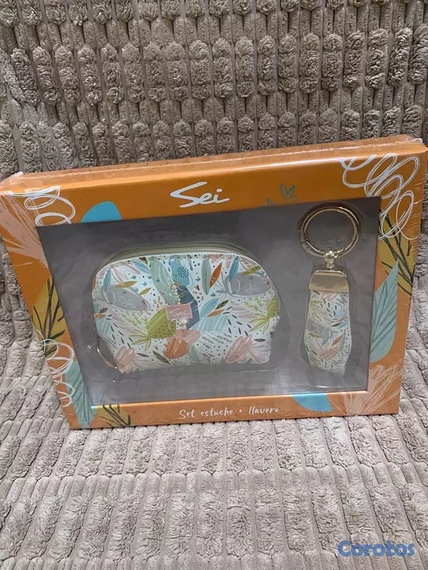 Otros productos - vendo arreglo de flores eternas y combos de cartera con llavero  4