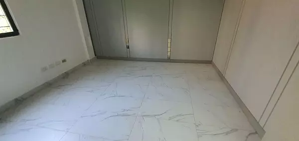 oficinas y locales comerciales - 🔵 Alquilo Local 272 mts 3er piso en la esperilla 
 5