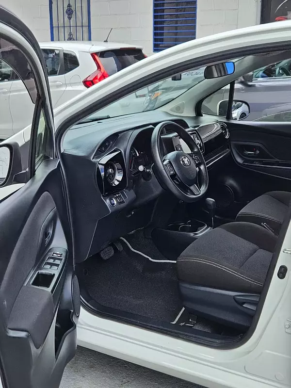 carros - TOYOTA VITZ 6