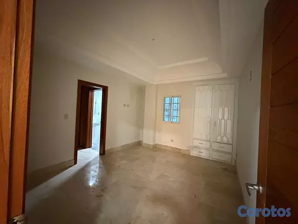 apartamentos - Amplio apartamento en alquiler en Evaristo morales 13