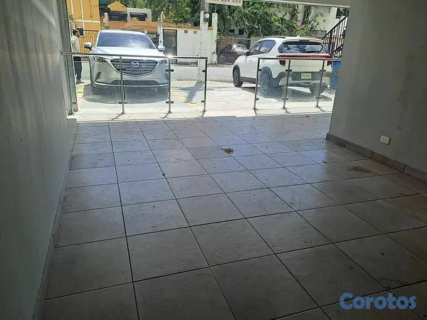 oficinas y locales comerciales - 🔵Alquilo Local 350 mts 1er piso en Julieta 9