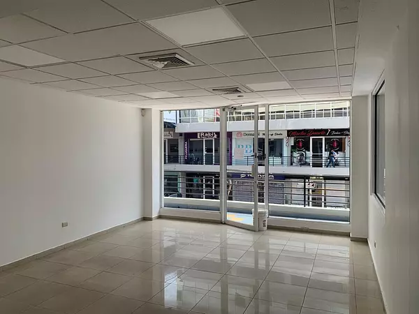 oficinas y locales comerciales - 🔵Alquilo local 2do piso  82 mts en piantini 1