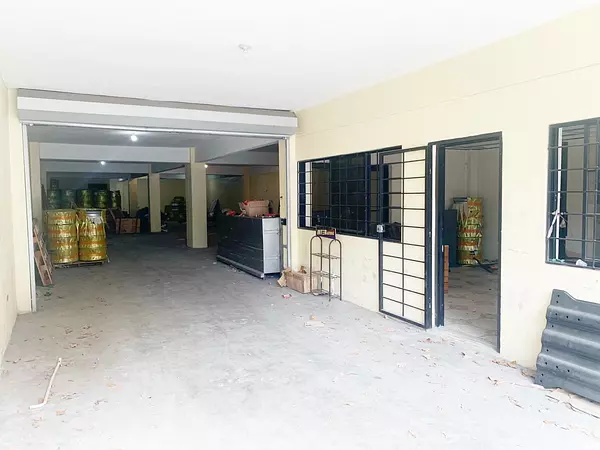 oficinas y locales comerciales - Propiedad amplia en la Fe 5