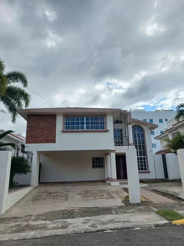 casas - Casa en Residencial Cerrado, Urb. Thomen  1