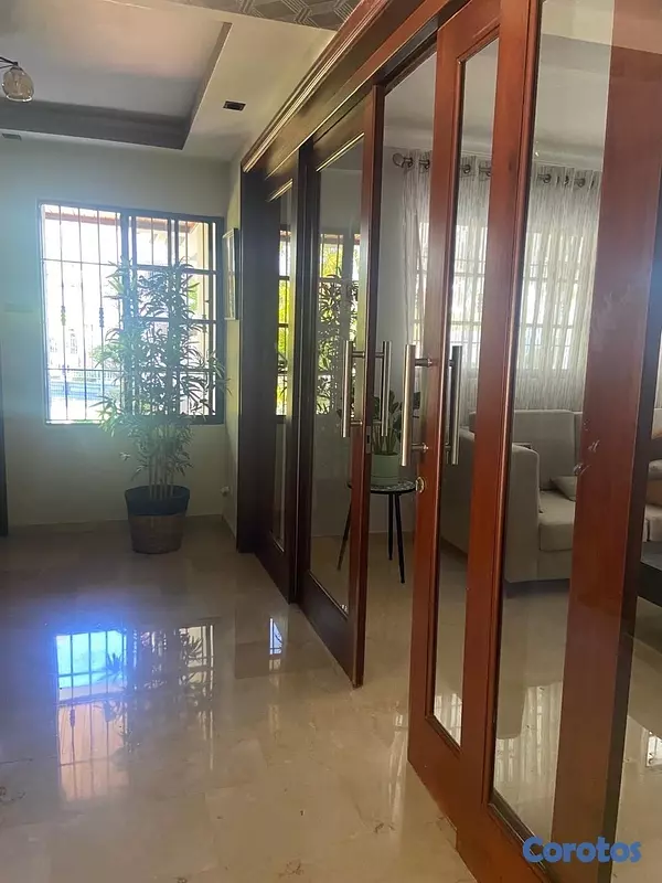 casas - venta de casa en cuesta hermosa III con piscina Distrito nacional Santo Domingo  4