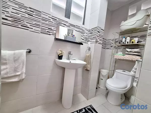 casas - Casa de 5 habitaciones 8 baños en venta en Colinas 9