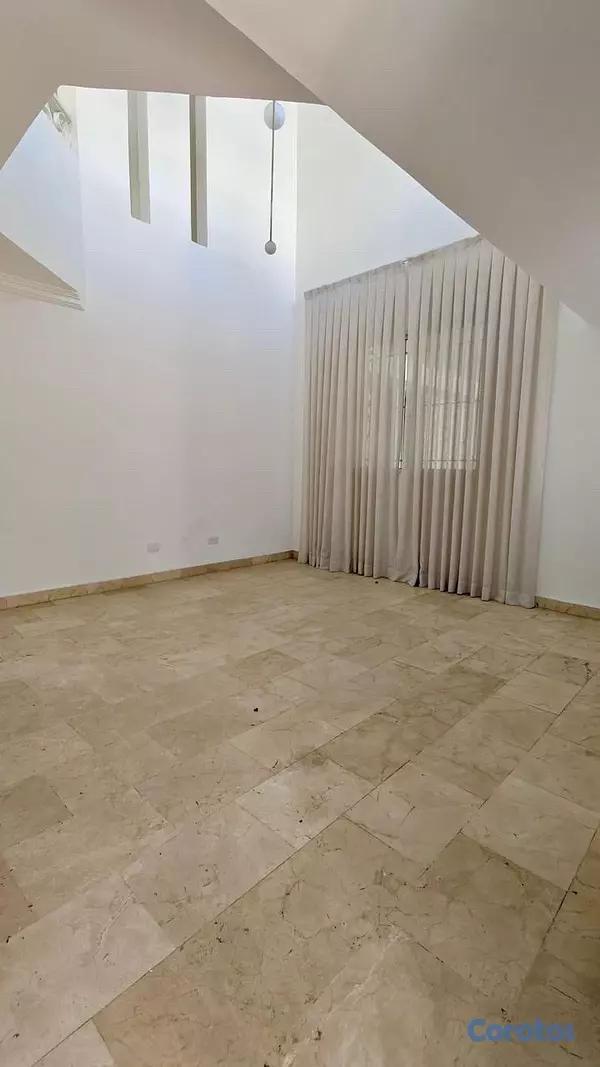 casas - alquiló casa los cacicazgos tres habitaciones amplias con baño marquesina para 2 5