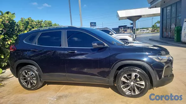 jeepetas y camionetas - Almost brand new Chevrolet tracker Premier 2023 fr 9